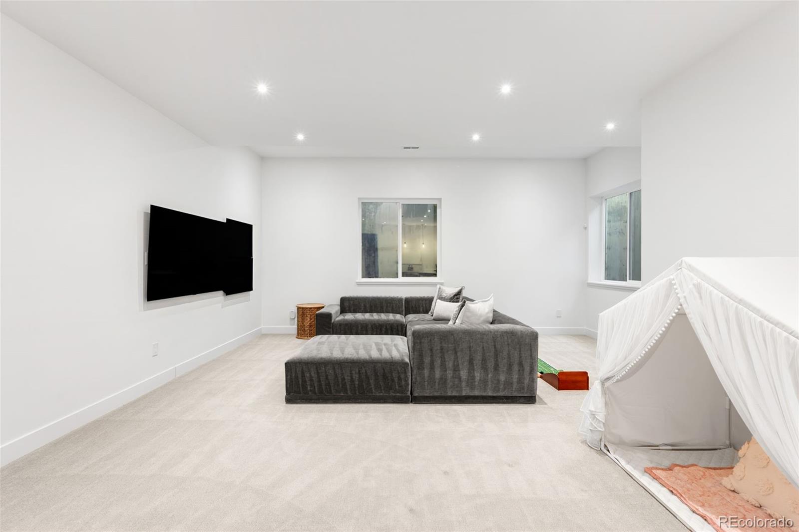 MLS Image #39 for 2900 s madison street,denver, Colorado