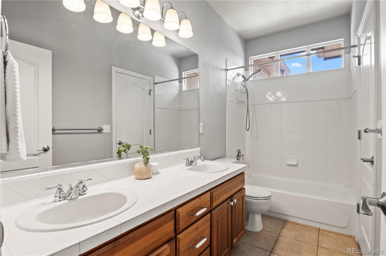 MLS Image #16 for 1701 s poplar ,denver, Colorado