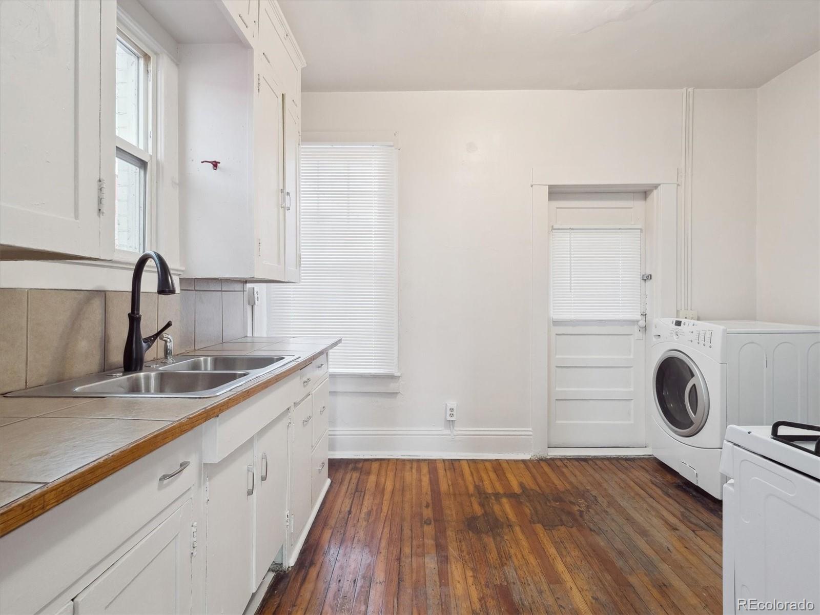 MLS Image #11 for 805 s lincoln street,denver, Colorado