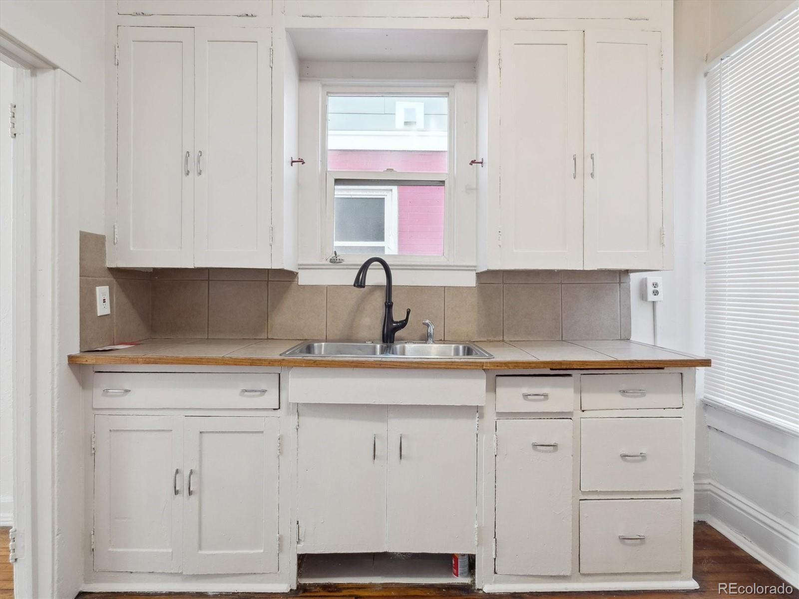 MLS Image #14 for 805 s lincoln street,denver, Colorado