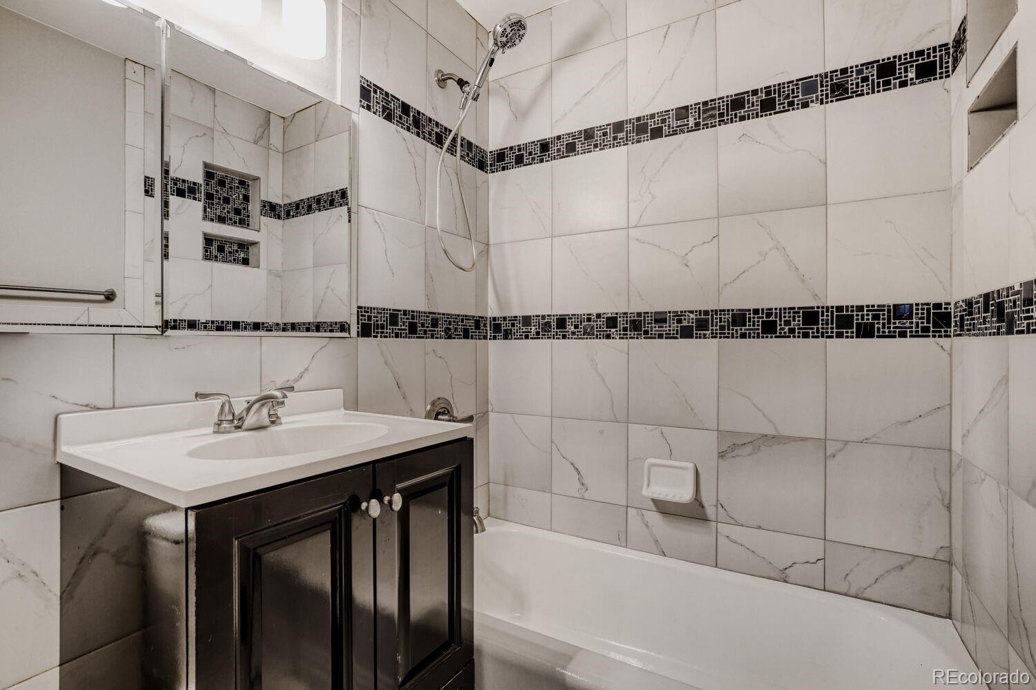 MLS Image #12 for 5065 s delaware street,englewood, Colorado