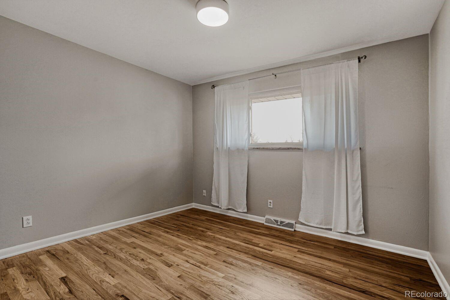 MLS Image #13 for 5065 s delaware street,englewood, Colorado