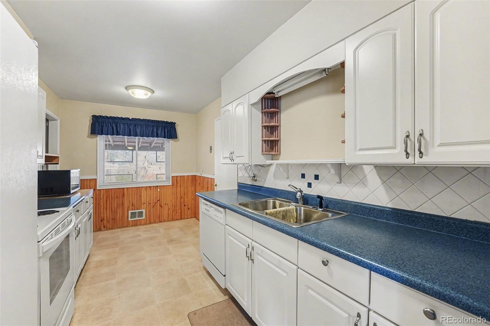 MLS Image #7 for 9609 w 57th avenue,arvada, Colorado