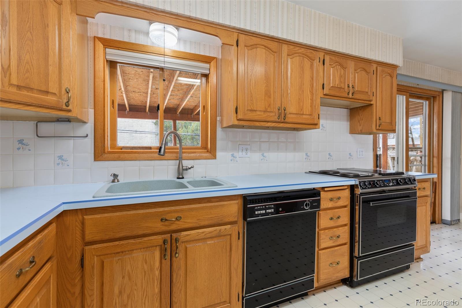 MLS Image #11 for 3095 s zurich court,denver, Colorado