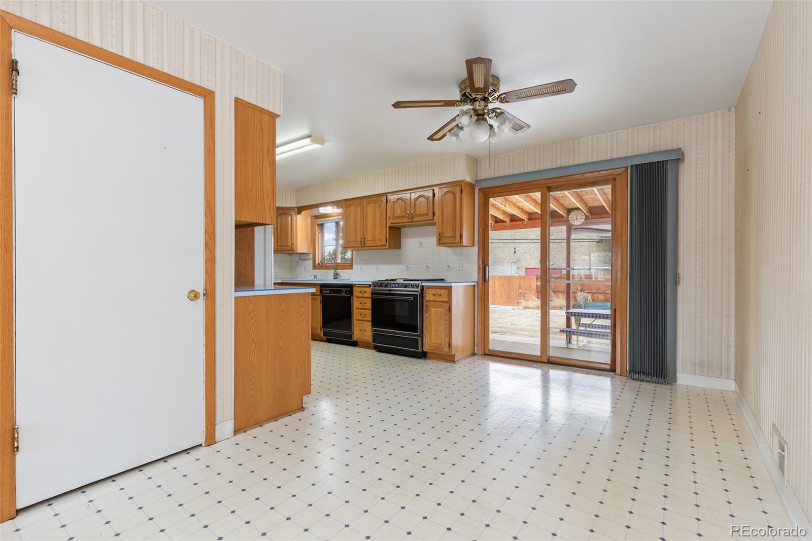MLS Image #12 for 3095 s zurich court,denver, Colorado