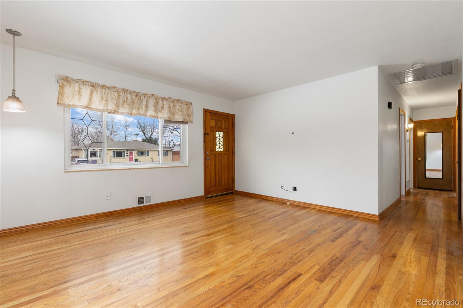 MLS Image #21 for 3095 s zurich court,denver, Colorado