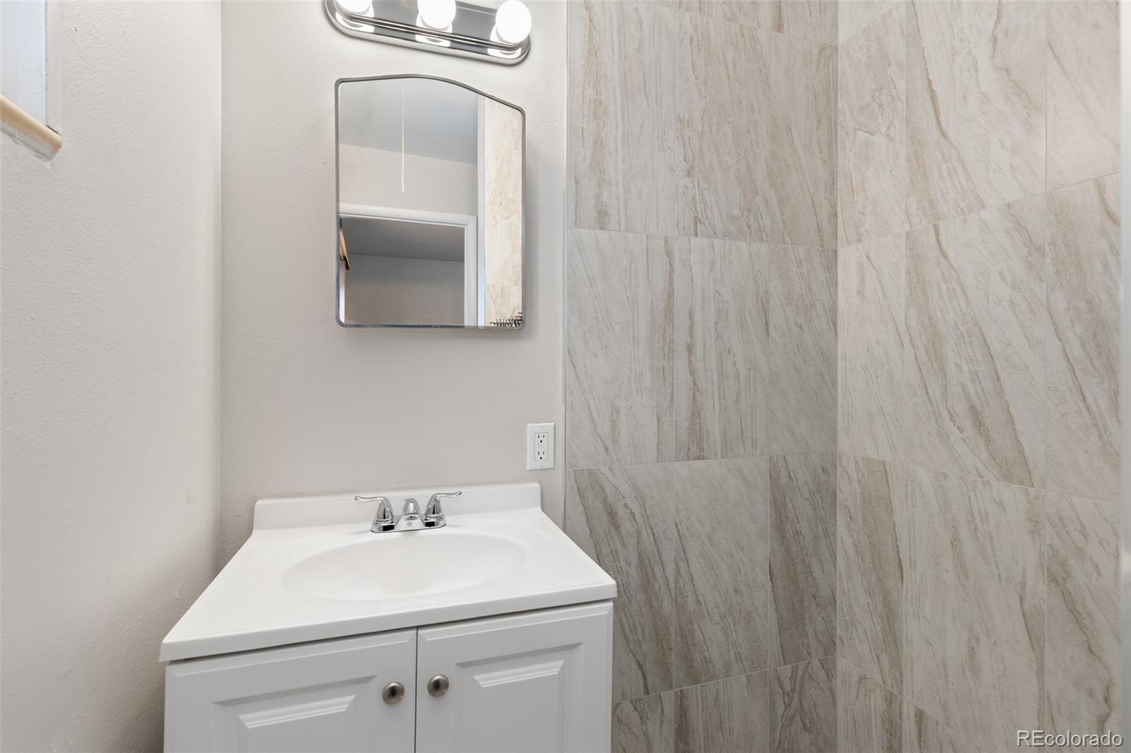MLS Image #23 for 3095 s zurich court,denver, Colorado