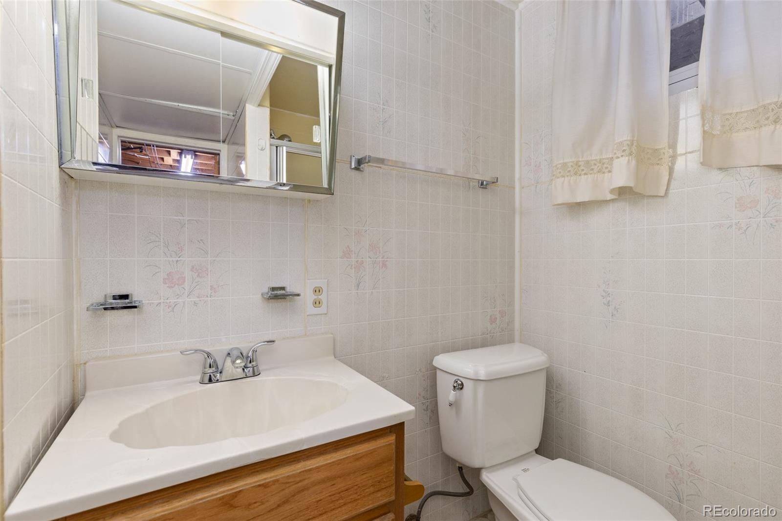 MLS Image #38 for 3095 s zurich court,denver, Colorado
