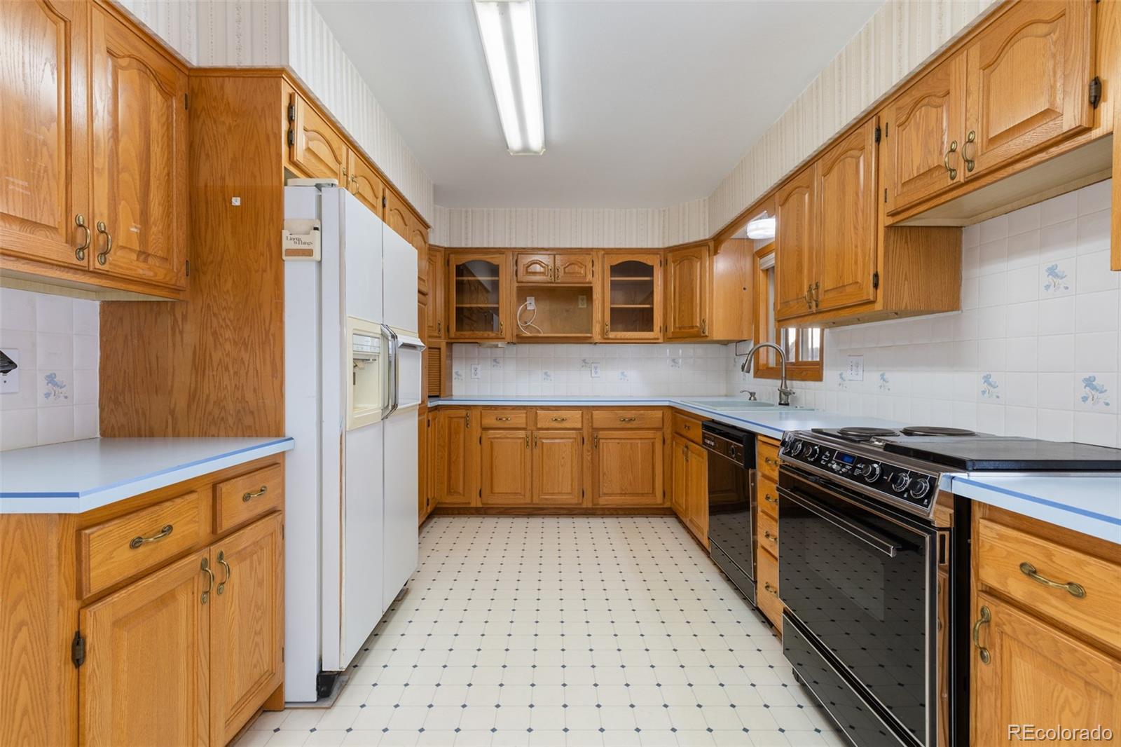 MLS Image #9 for 3095 s zurich court,denver, Colorado