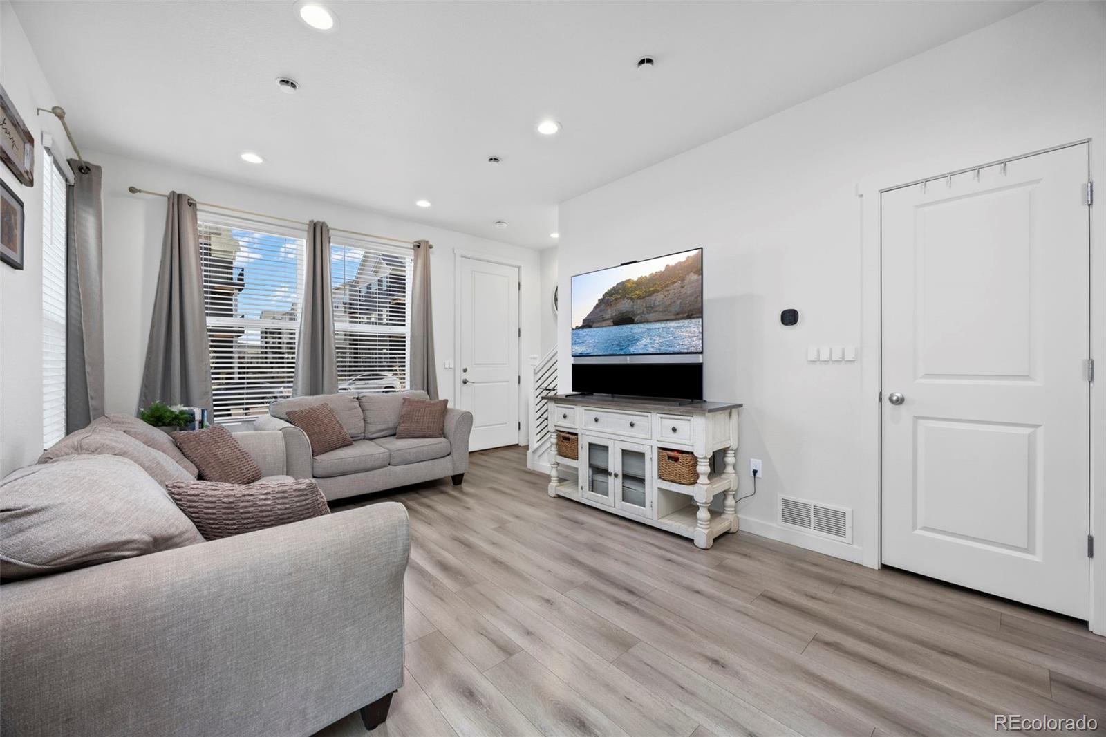 MLS Image #2 for 4999 n yampa street,denver, Colorado