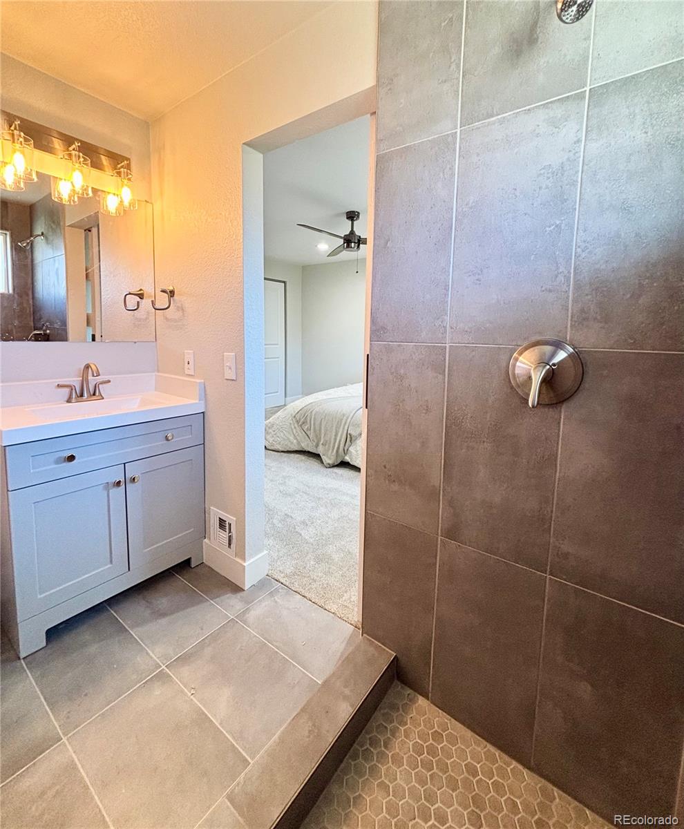 MLS Image #13 for 7629 s fenton street,littleton, Colorado