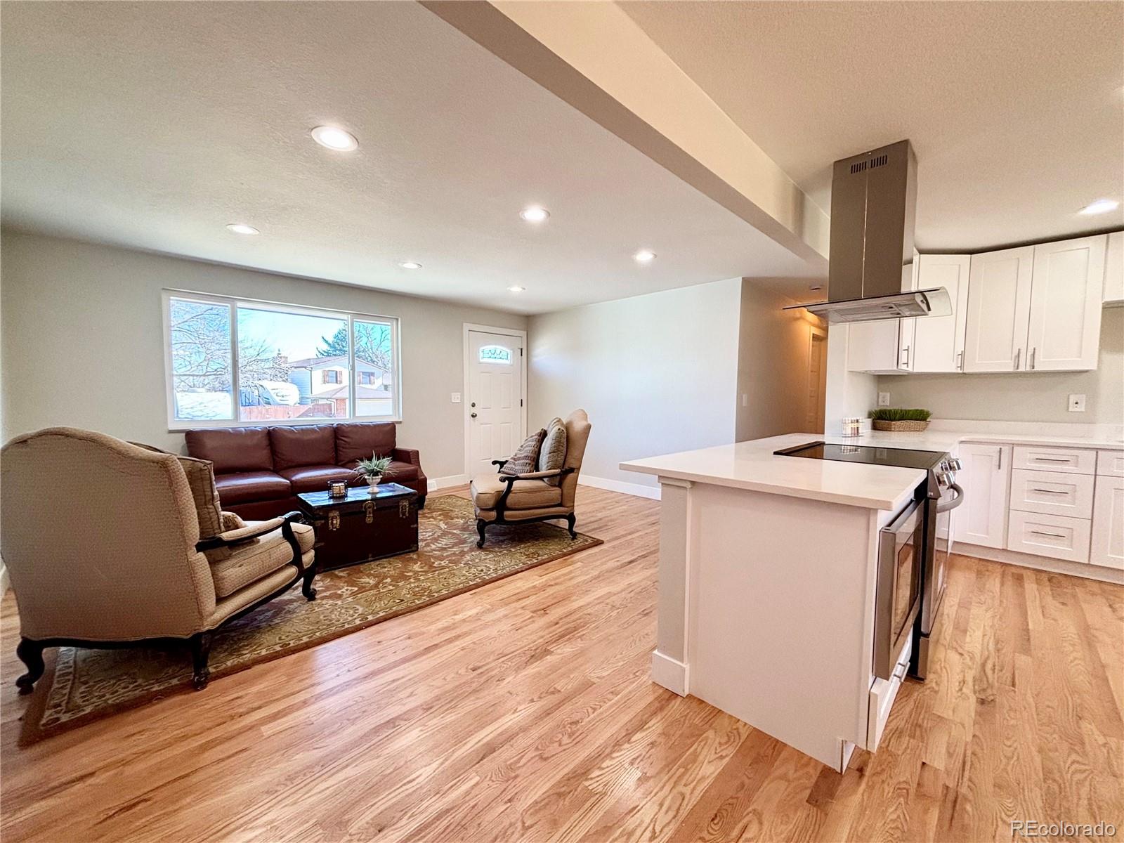 MLS Image #3 for 7629 s fenton street,littleton, Colorado