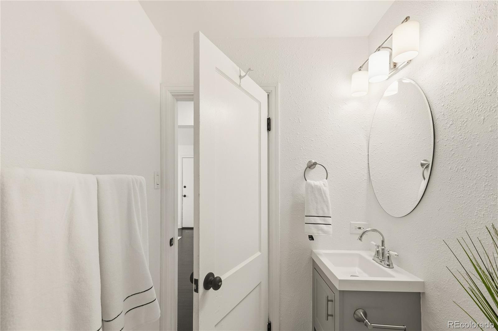 MLS Image #17 for 740 s eliot street,denver, Colorado