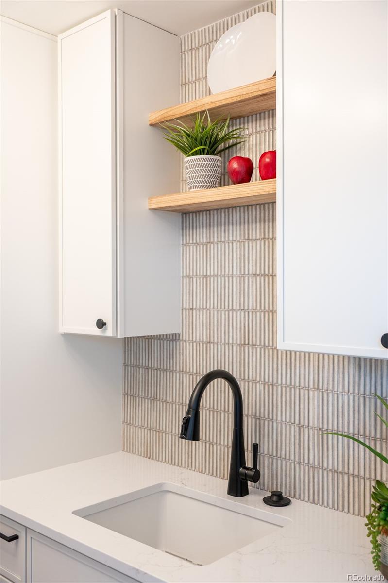 MLS Image #7 for 1175 n emerson street 212,denver, Colorado