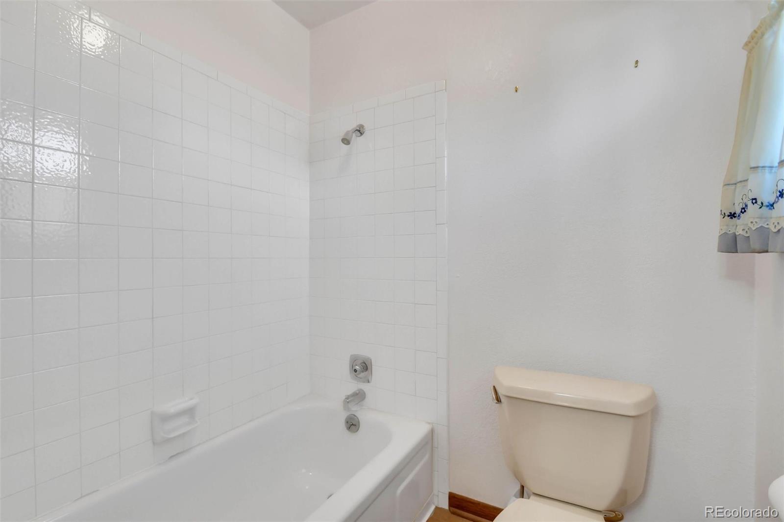 MLS Image #14 for 7528  queen circle,arvada, Colorado