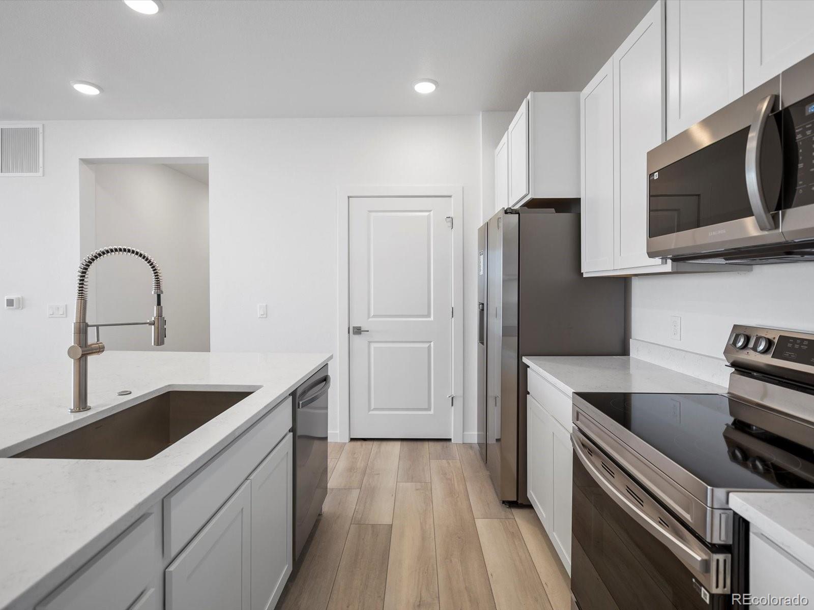 MLS Image #10 for 6153 n ceylon street,denver, Colorado