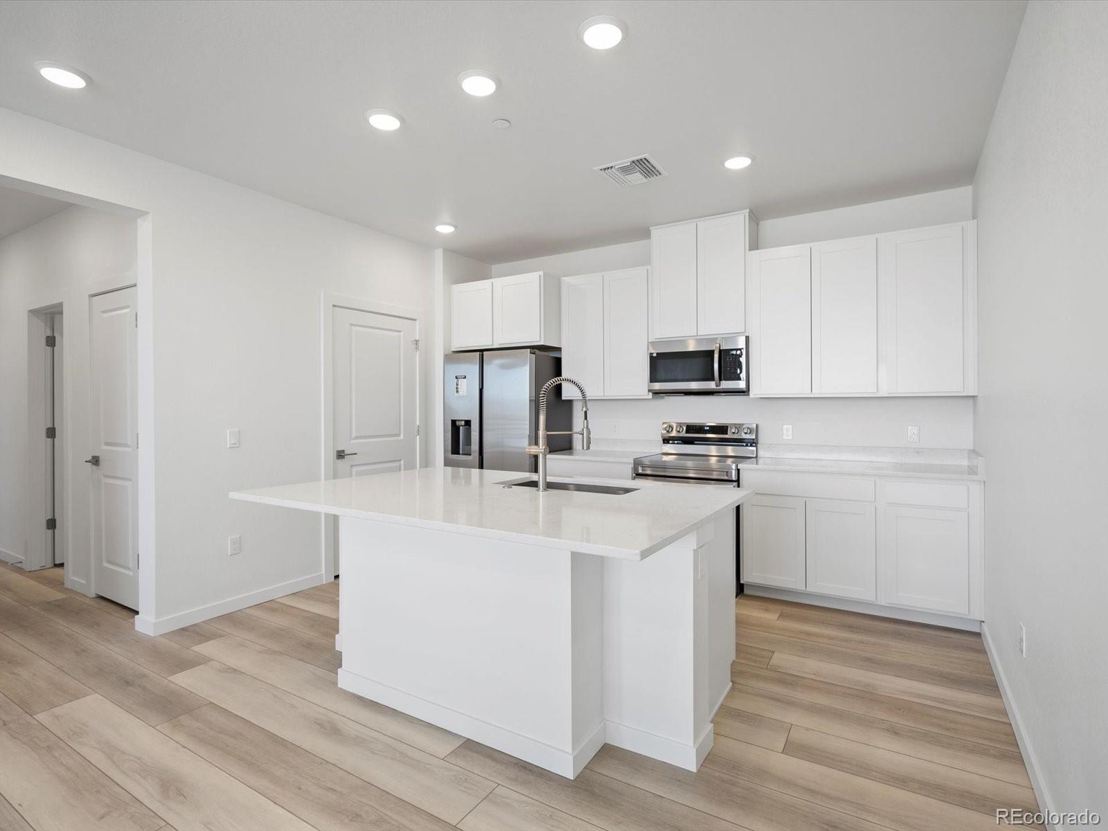MLS Image #12 for 6153 n ceylon street,denver, Colorado