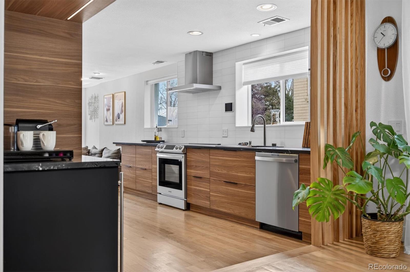 MLS Image #10 for 401 s ivy street,denver, Colorado