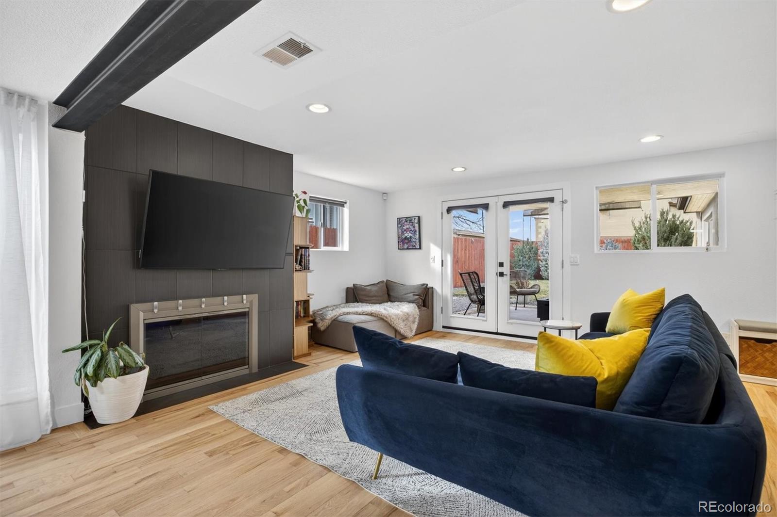 MLS Image #14 for 401 s ivy street,denver, Colorado