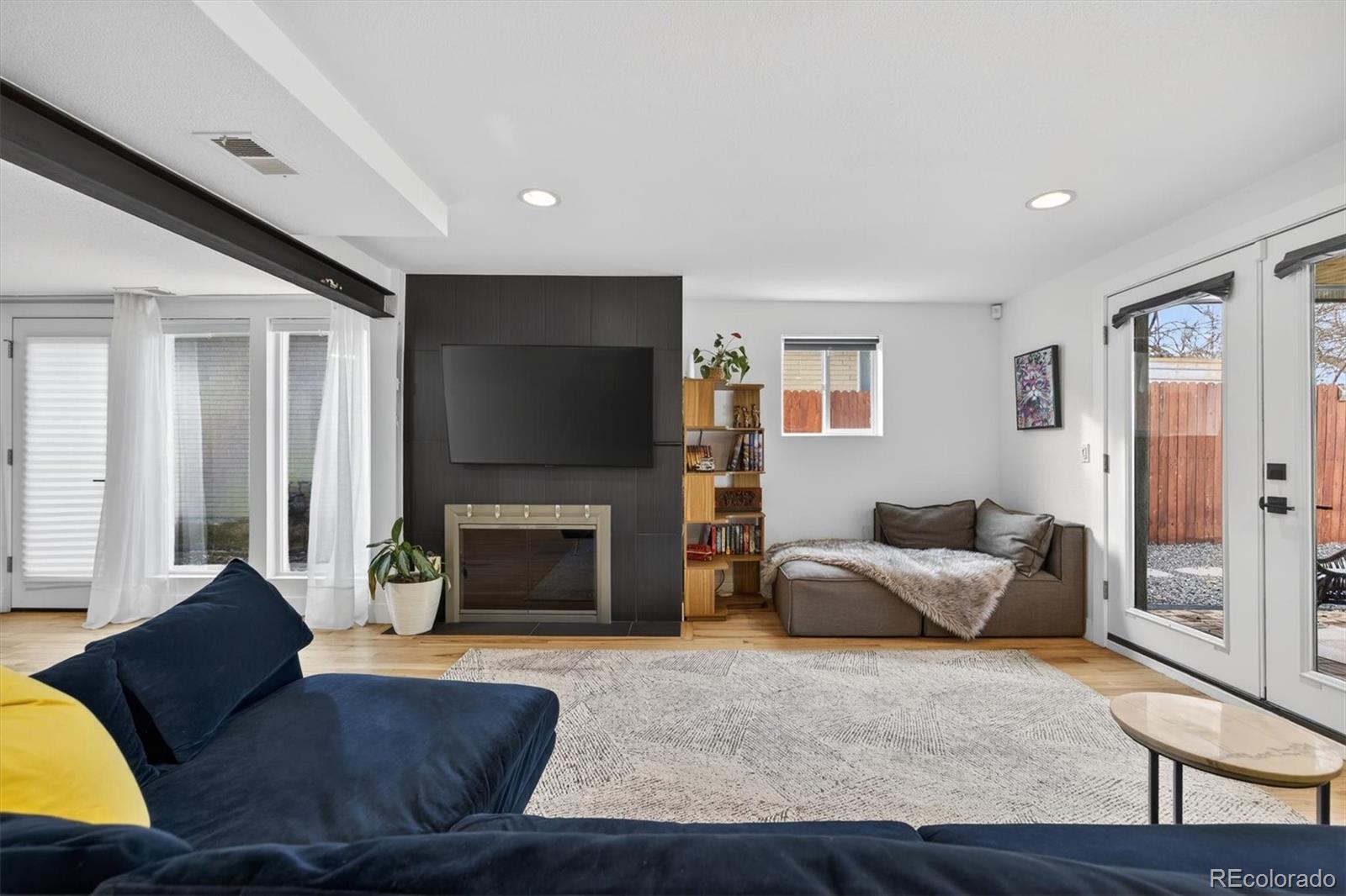 MLS Image #16 for 401 s ivy street,denver, Colorado