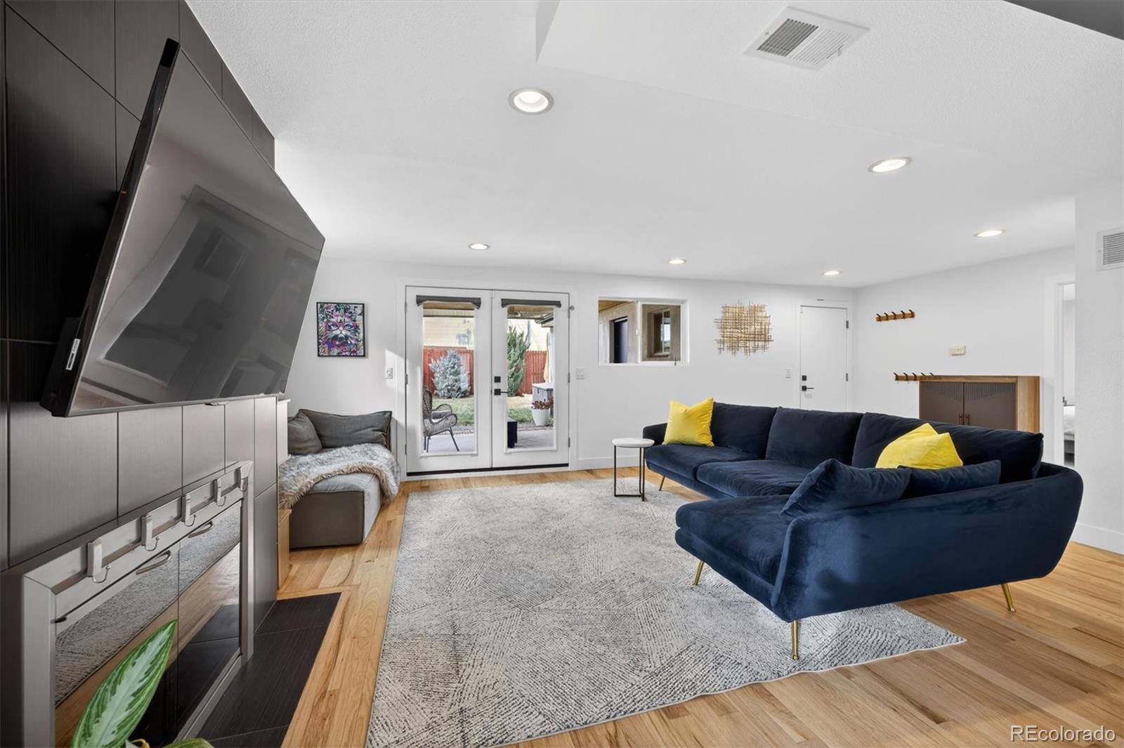 MLS Image #17 for 401 s ivy street,denver, Colorado