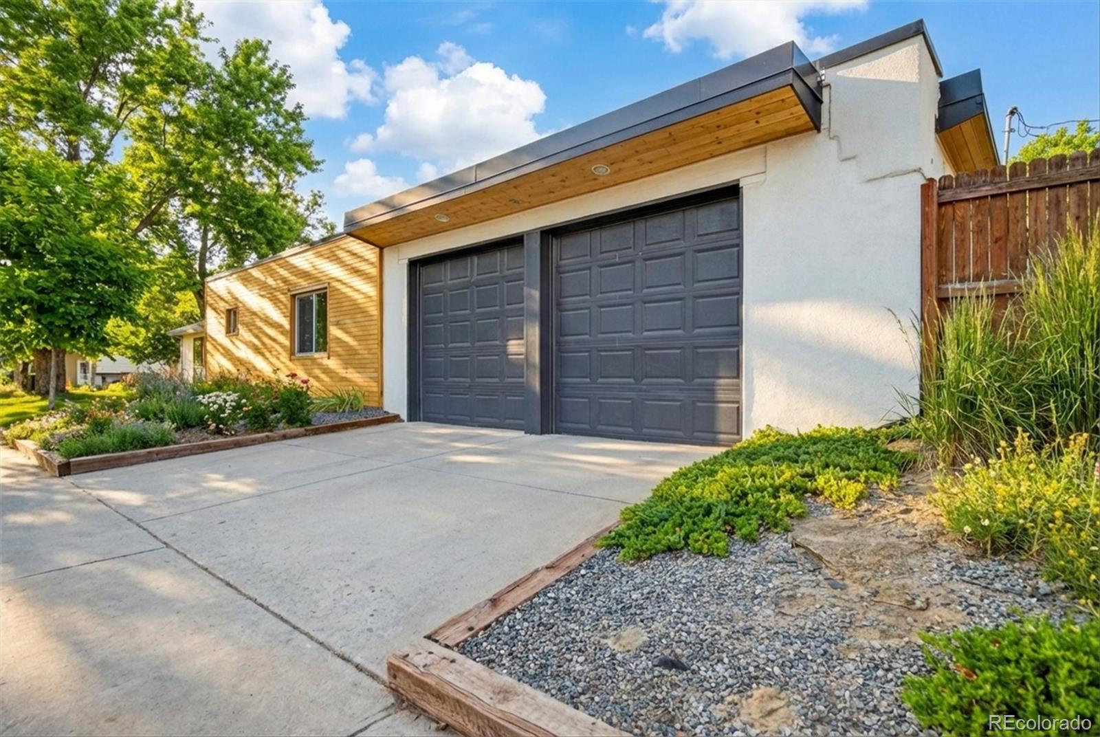 MLS Image #3 for 401 s ivy street,denver, Colorado