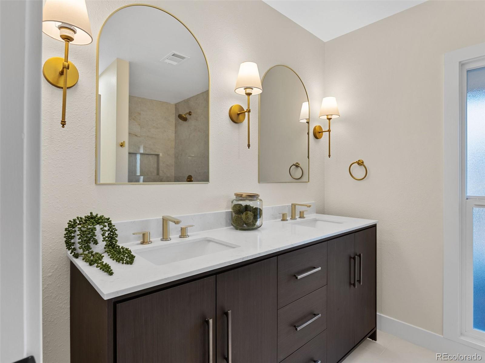 MLS Image #18 for 3548 s hillcrest drive 2,denver, Colorado