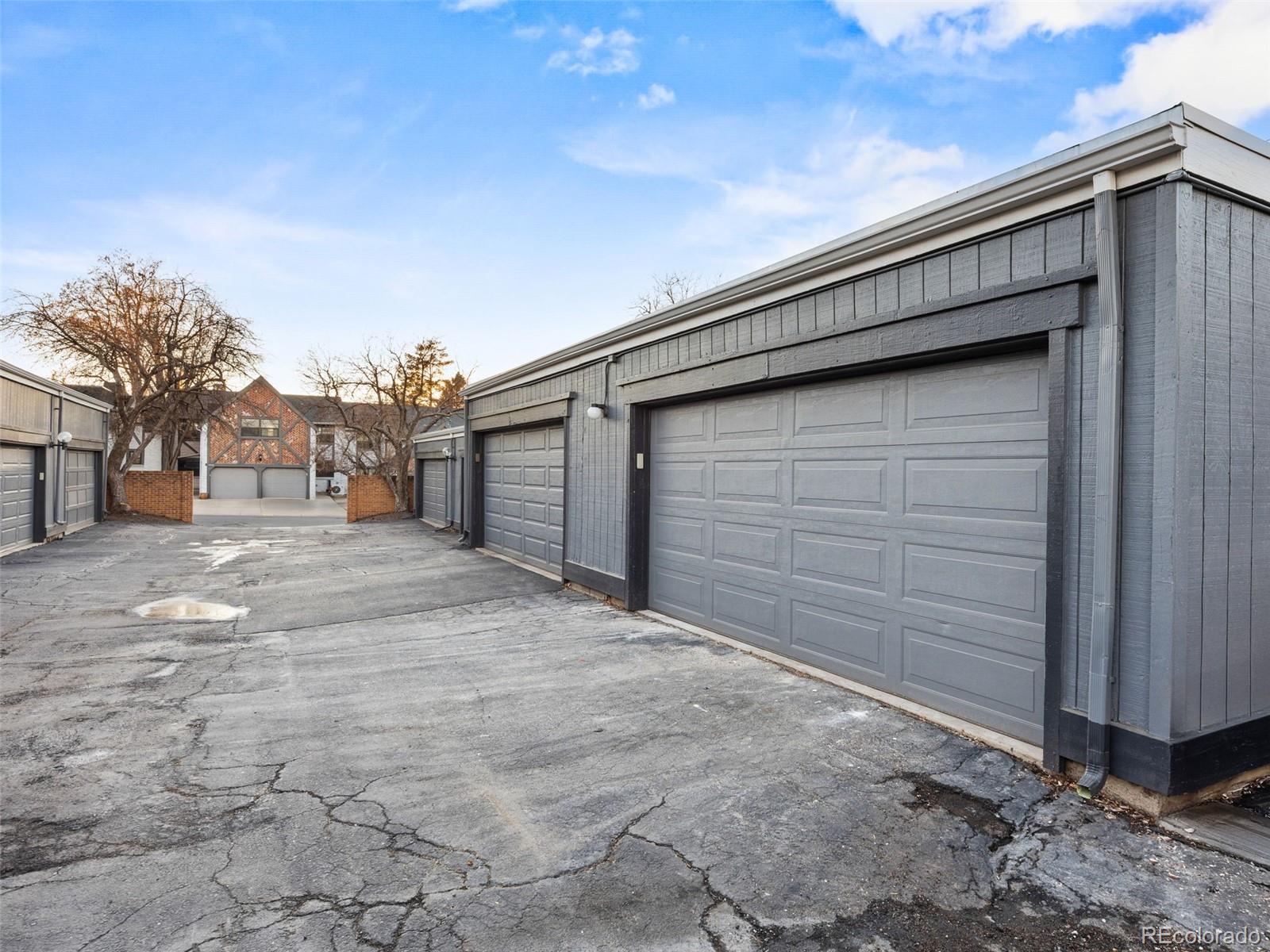 MLS Image #23 for 3548 s hillcrest drive 2,denver, Colorado