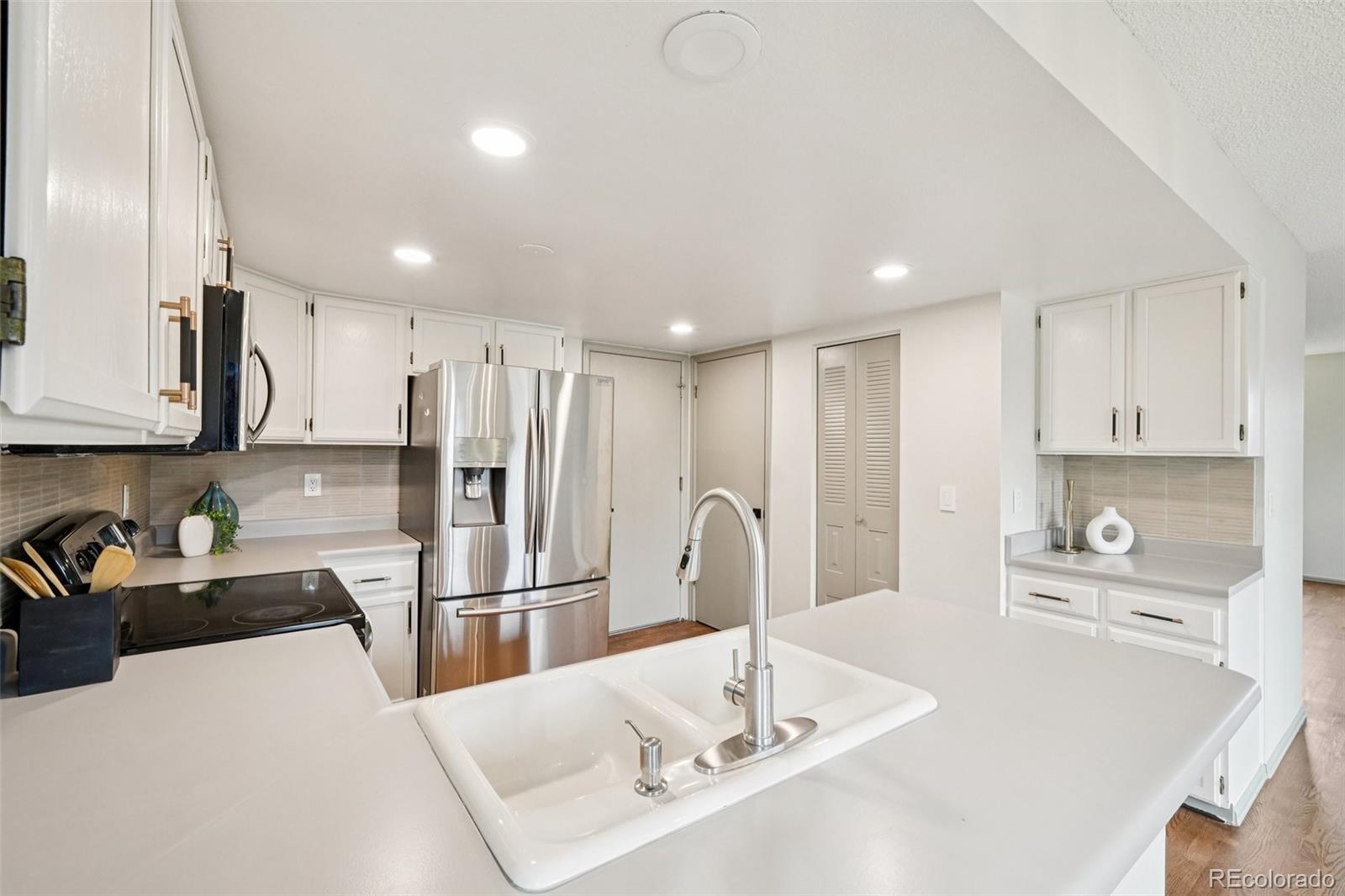 MLS Image #11 for 9700 w chenango avenue,littleton, Colorado