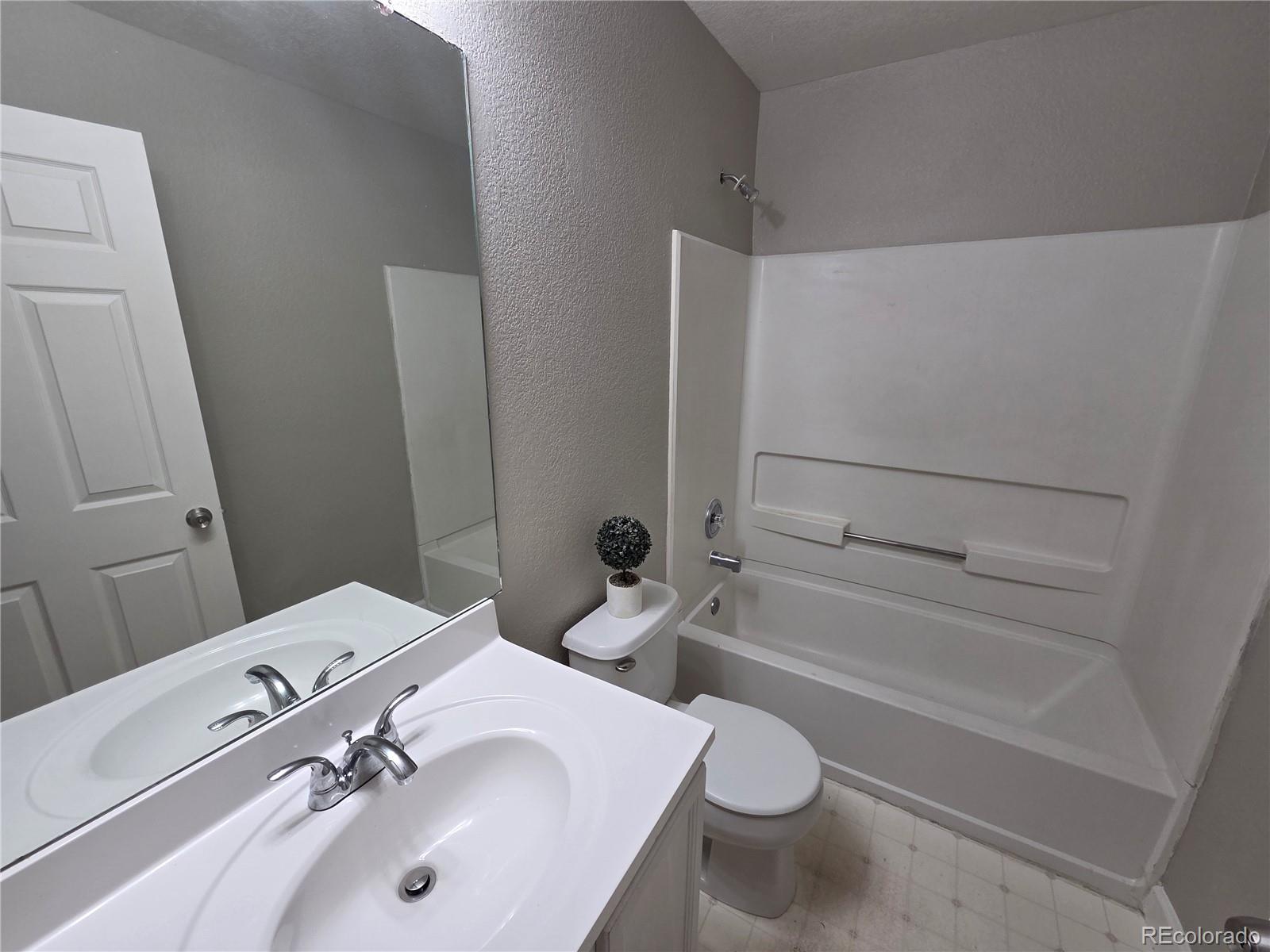 MLS Image #5 for 15627 e 51st drive,denver, Colorado