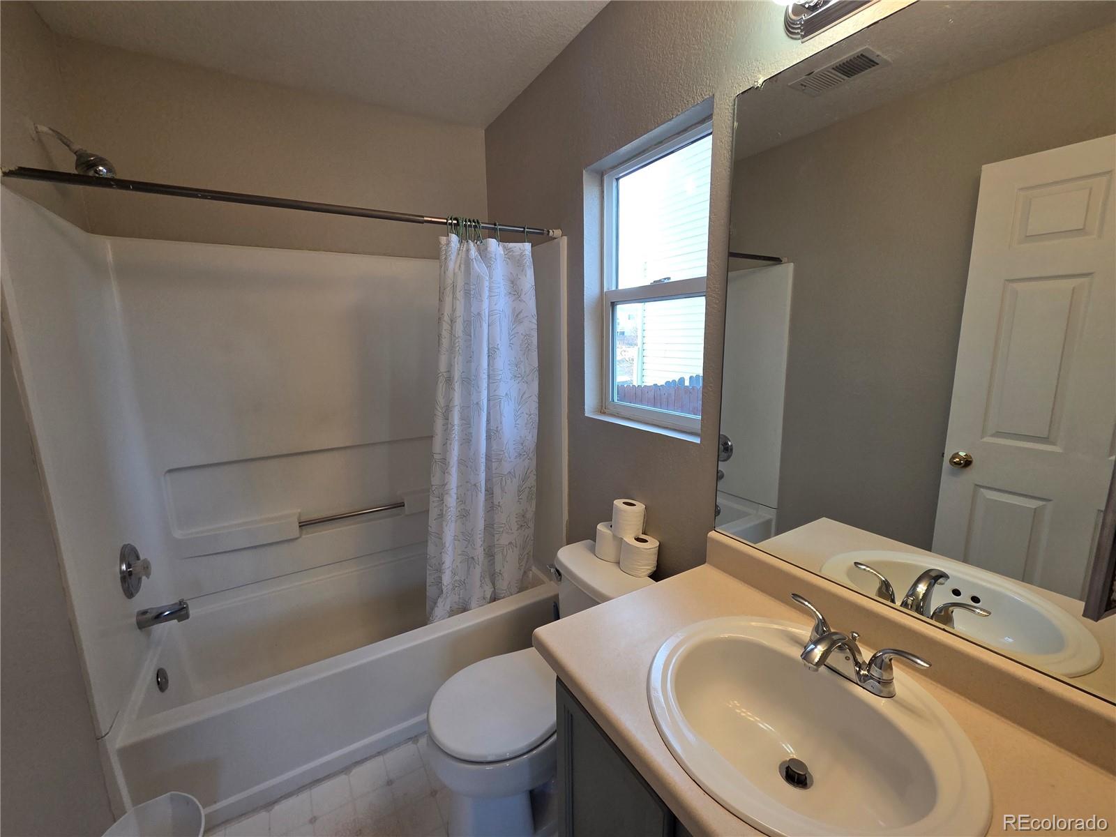 MLS Image #8 for 15627 e 51st drive,denver, Colorado