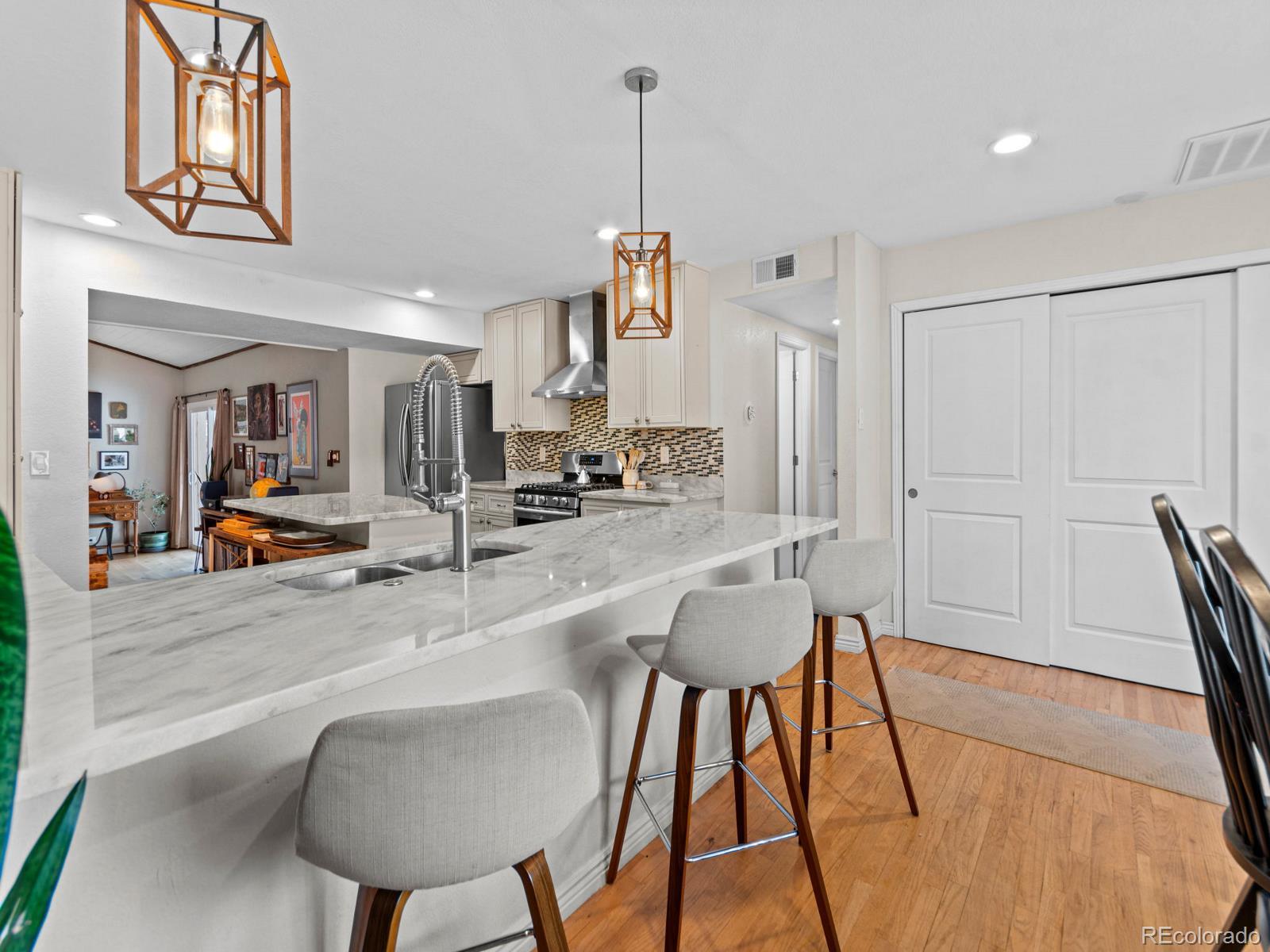 MLS Image #10 for 1811 s newton street,denver, Colorado