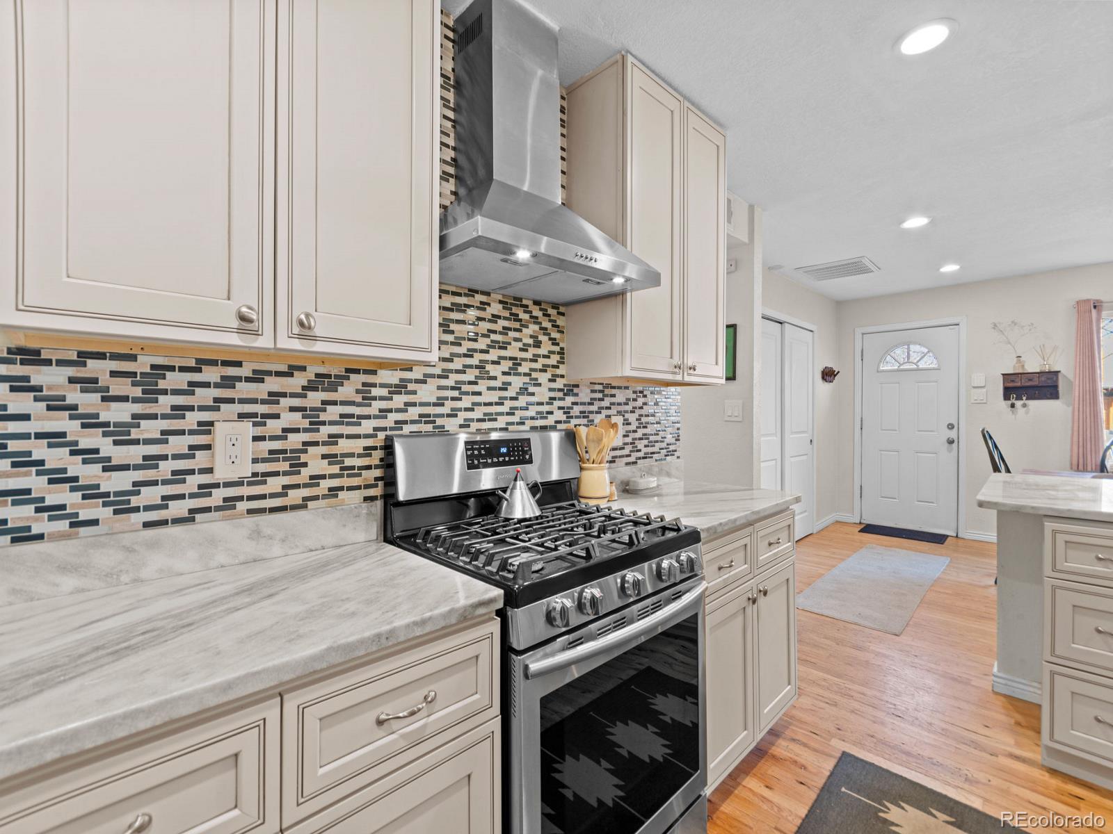 MLS Image #15 for 1811 s newton street,denver, Colorado