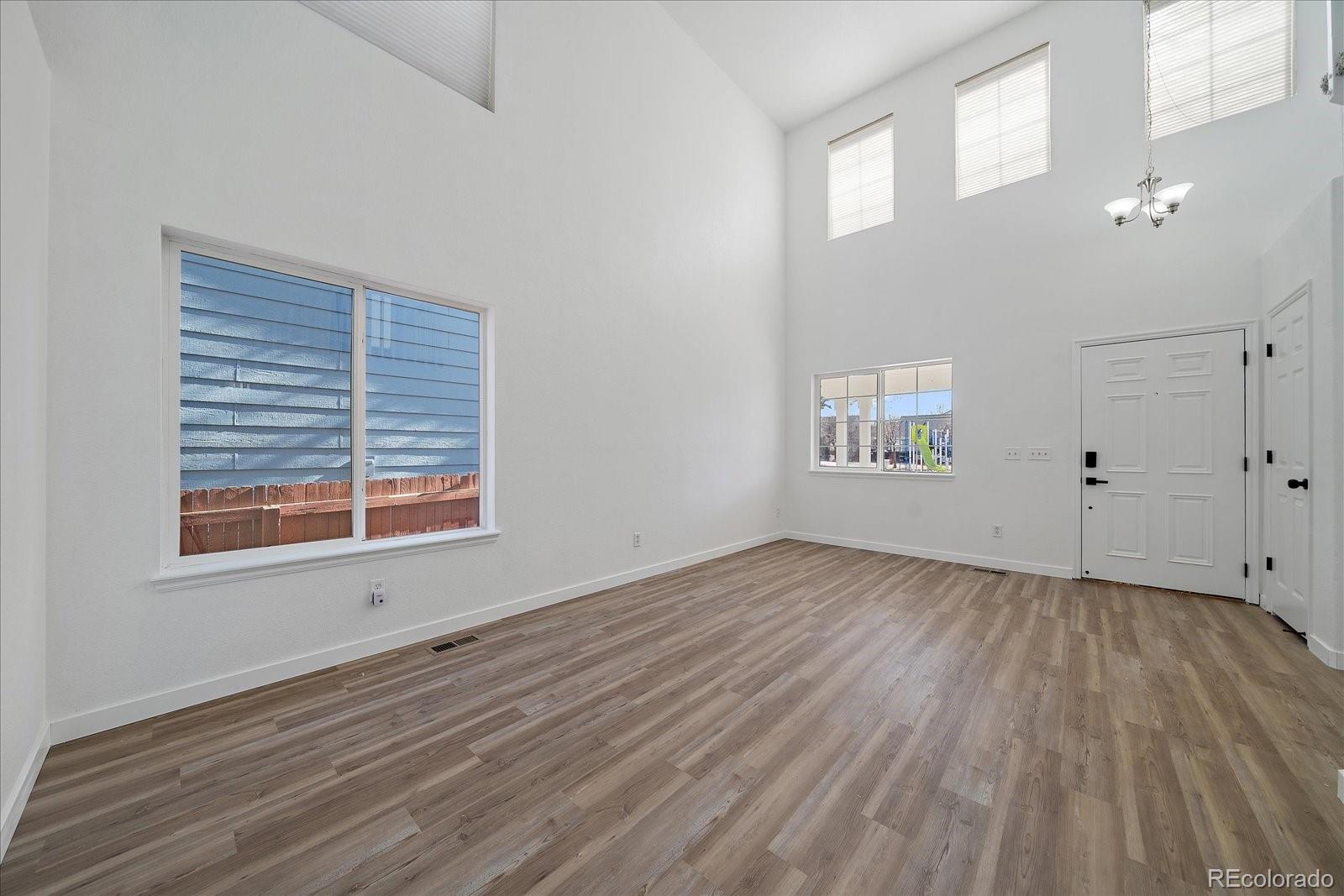 MLS Image #4 for 9253 e arizona place,denver, Colorado
