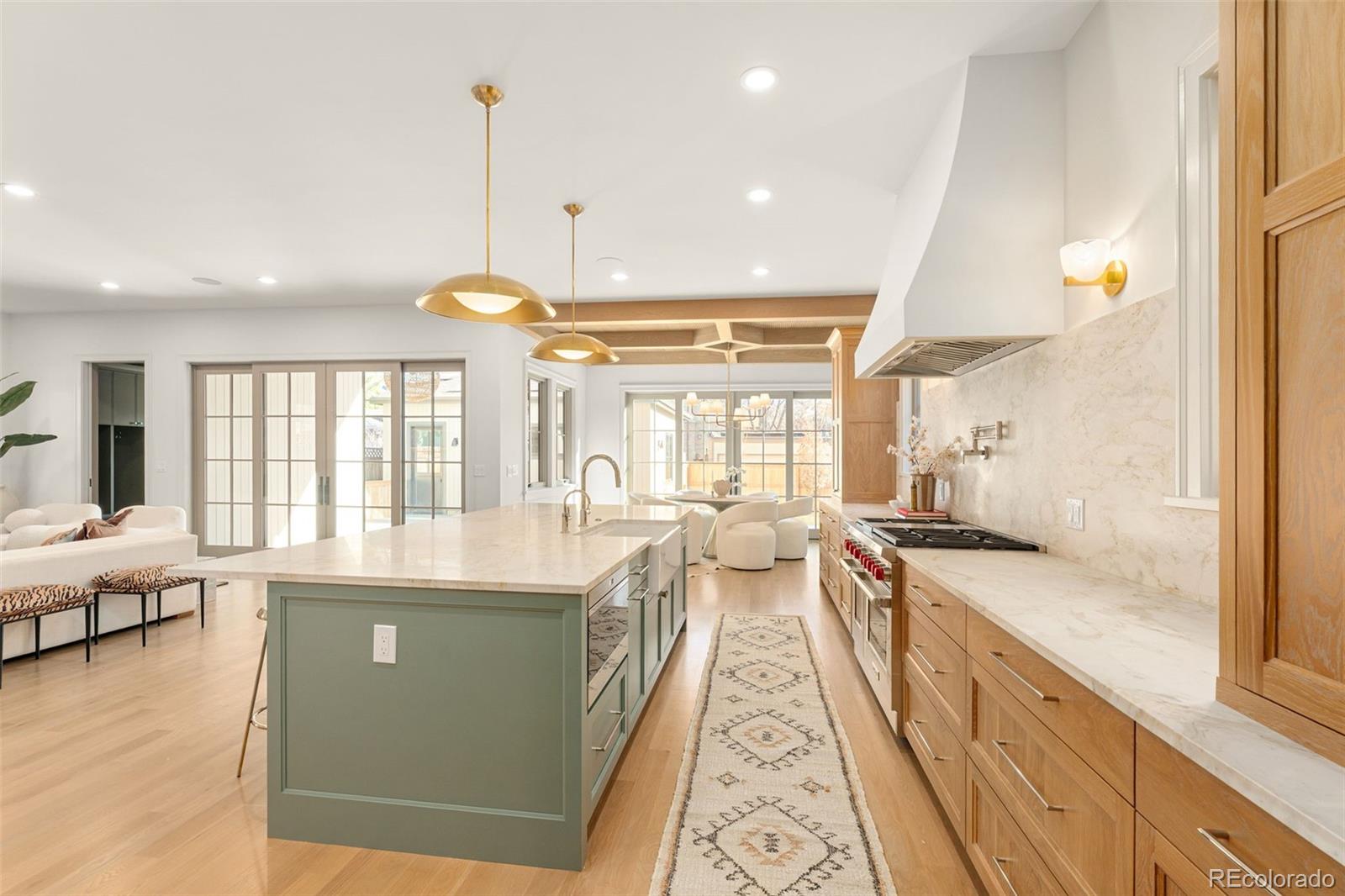 MLS Image #10 for 916 s high street,denver, Colorado