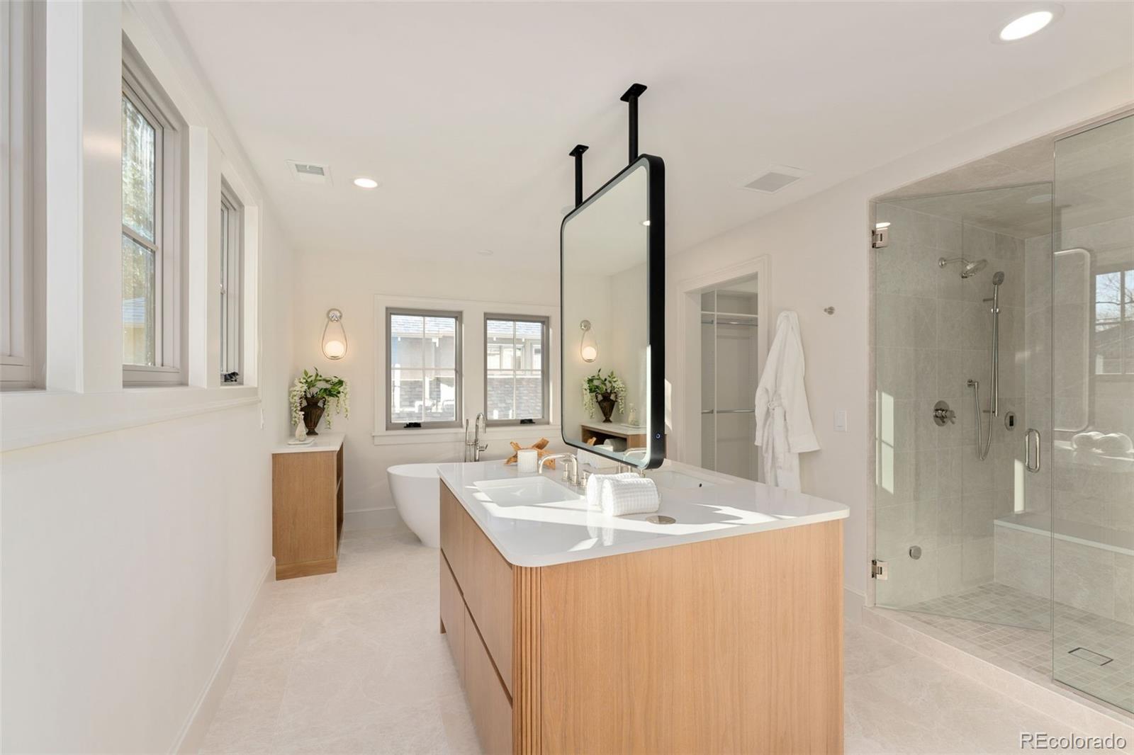 MLS Image #20 for 916 s high street,denver, Colorado