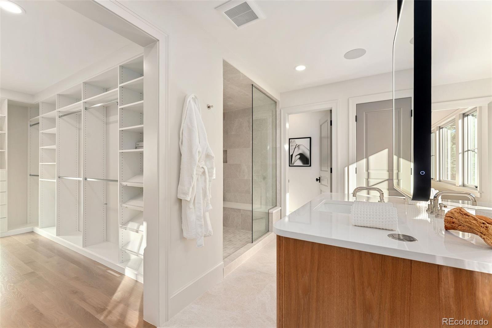 MLS Image #22 for 916 s high street,denver, Colorado