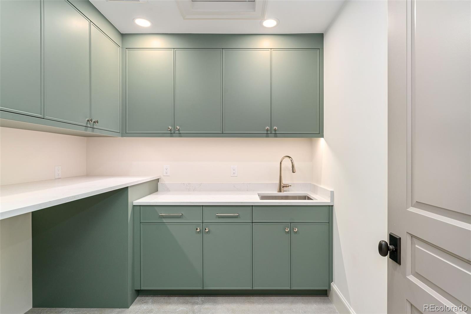 MLS Image #24 for 916 s high street,denver, Colorado