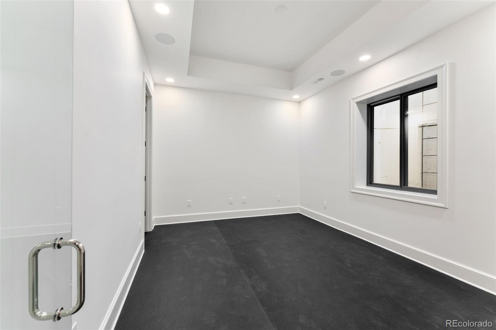 MLS Image #28 for 916 s high street,denver, Colorado
