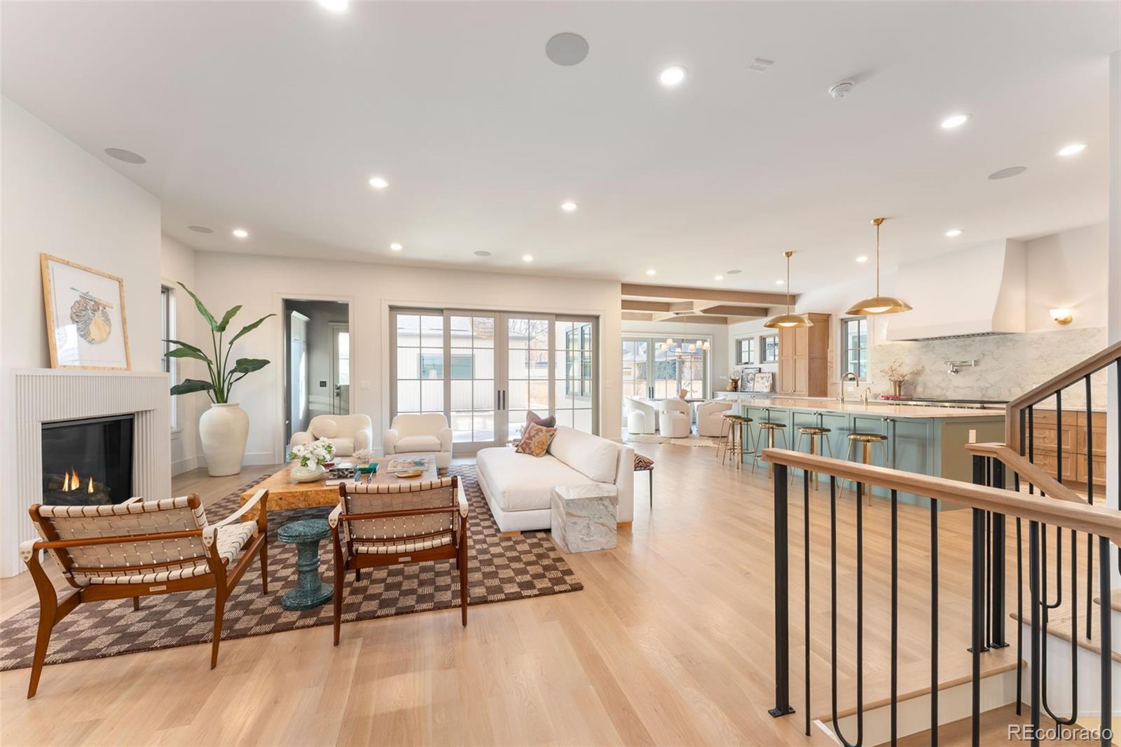 MLS Image #37 for 916 s high street,denver, Colorado