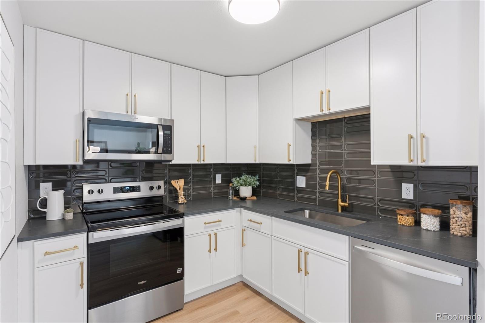 MLS Image #11 for 1404 w lake avenue,littleton, Colorado