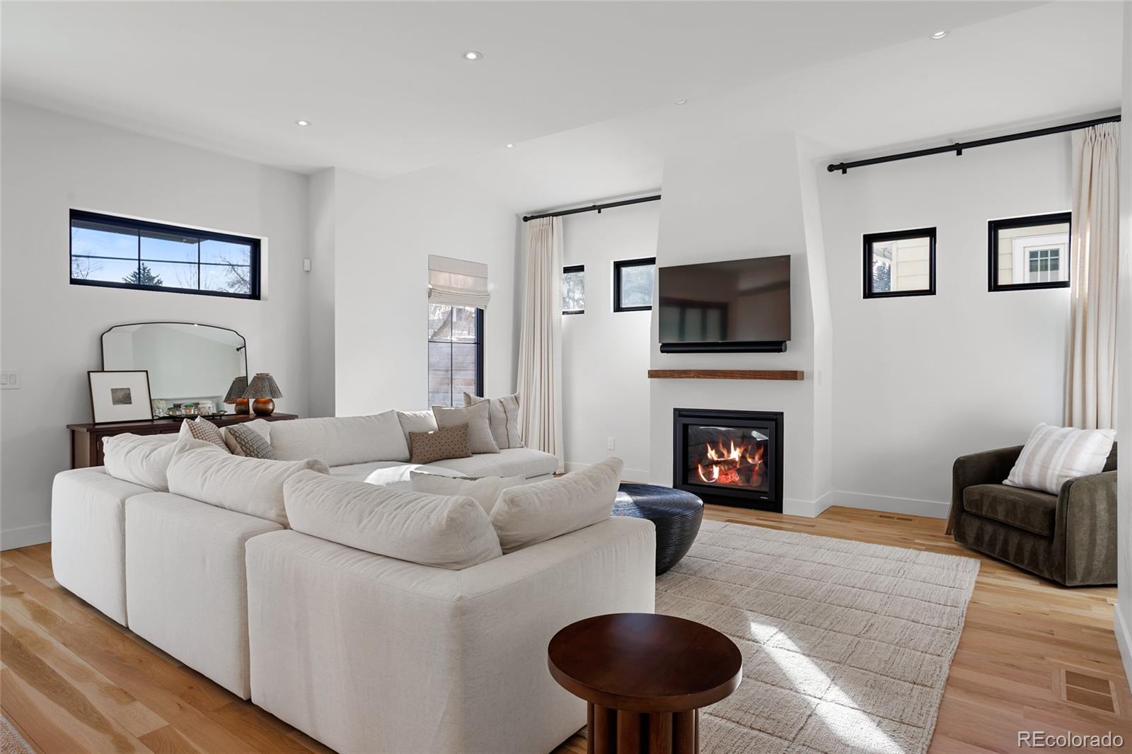 MLS Image #4 for 2930 s madison street,denver, Colorado