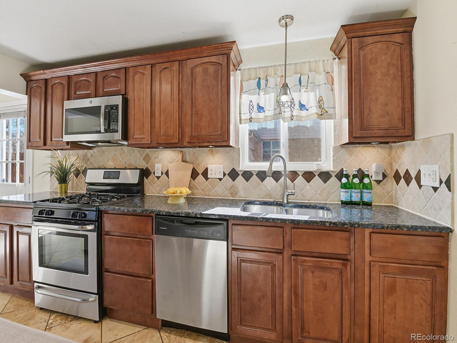 MLS Image #3 for 2870  ivanhoe street,denver, Colorado
