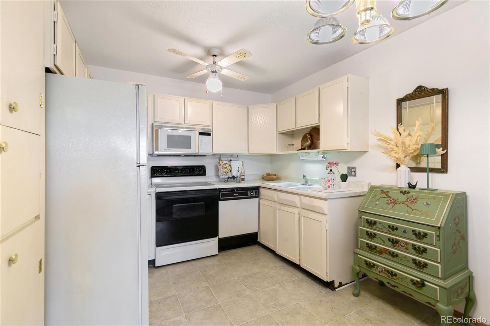 MLS Image #13 for 705 s alton way 11a,denver, Colorado