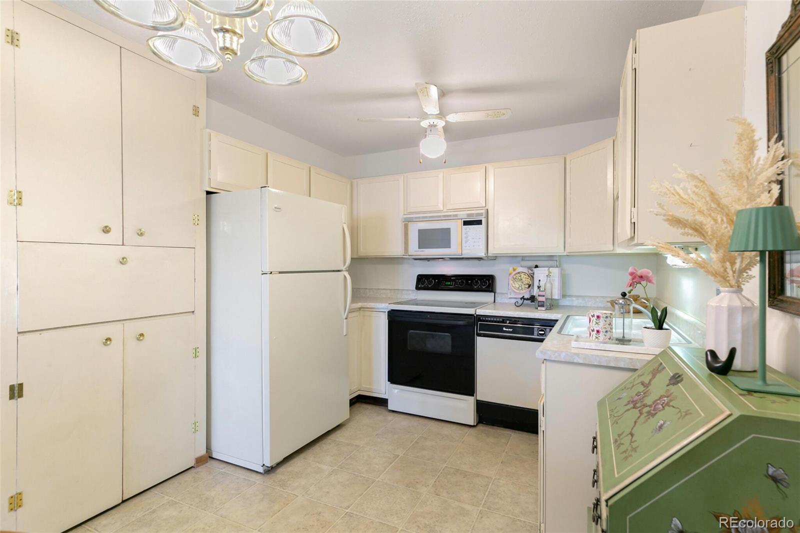 MLS Image #14 for 705 s alton way 11a,denver, Colorado