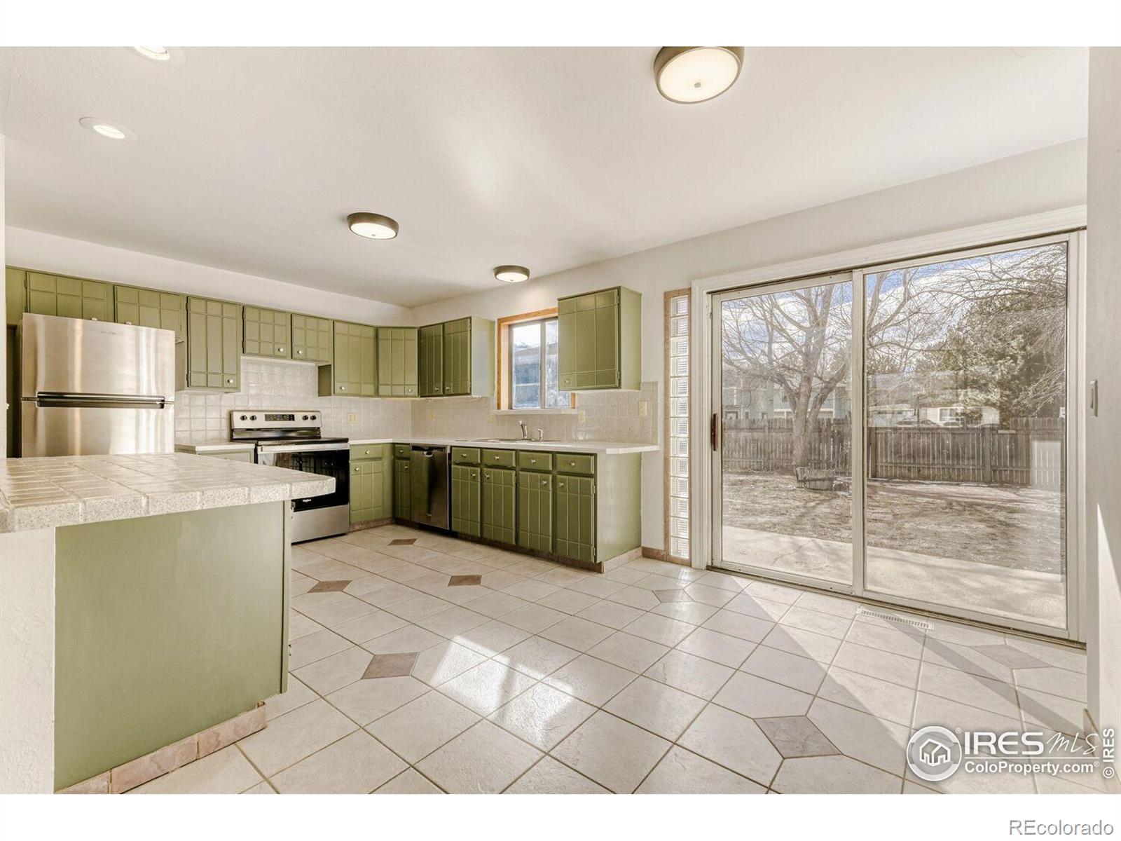 MLS Image #3 for 1104  hera court,lafayette, Colorado