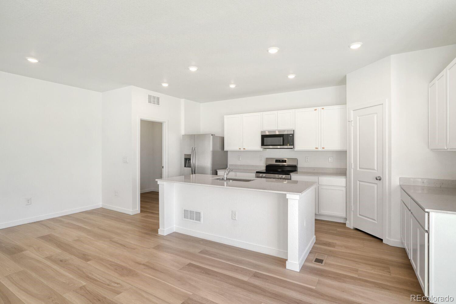MLS Image #4 for 45878  mill avenue,bennett, Colorado