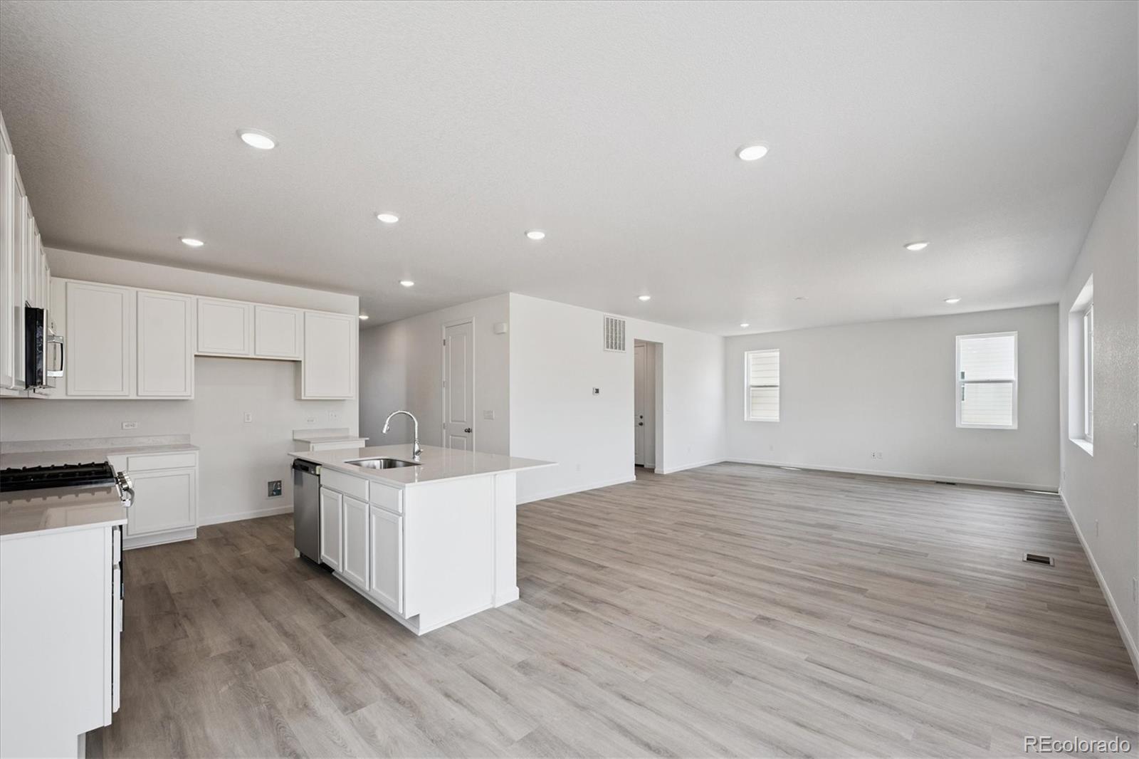 MLS Image #7 for 4651  sugar beet street,johnstown, Colorado