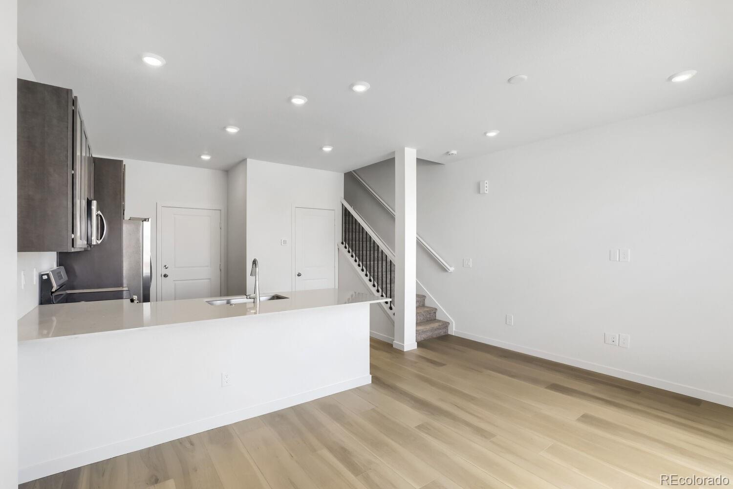 MLS Image #5 for 410 n bersshine court,watkins, Colorado