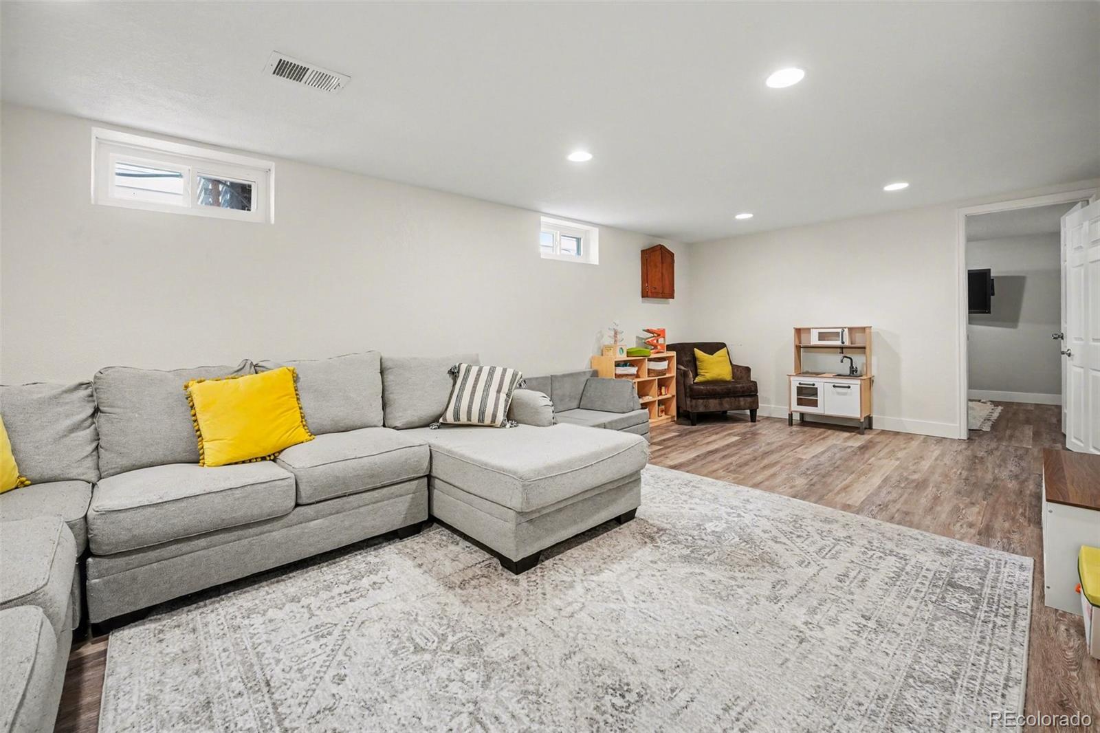MLS Image #14 for 1571 s dale court,denver, Colorado